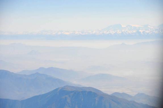 O magnífico cenário da cordilheira dos Andes, ao redor de Santiago, no Chile, no nosso voo para a Ilha de Pascoa